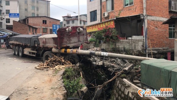 金涵苗圃的路什么时候能改，隔三差五的发生车祸-2.jpg