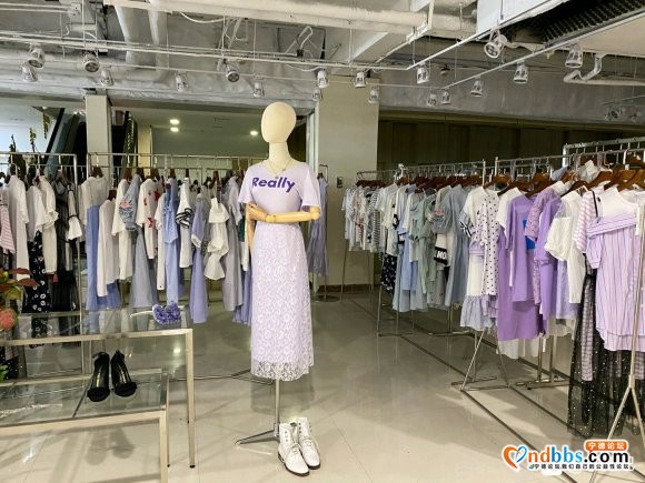 各类品牌服装清货新店开业基本衣服都是两位数秒杀还有超多福利会-1.jpg