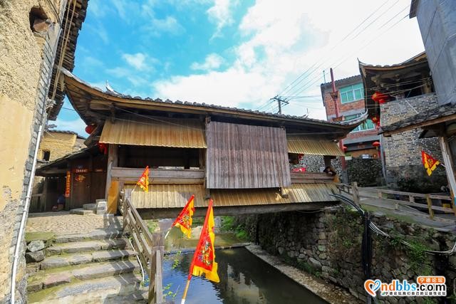 藏在福建深山的古村，三月桃花朵朵开，漫步巷道闻花香-16.jpg