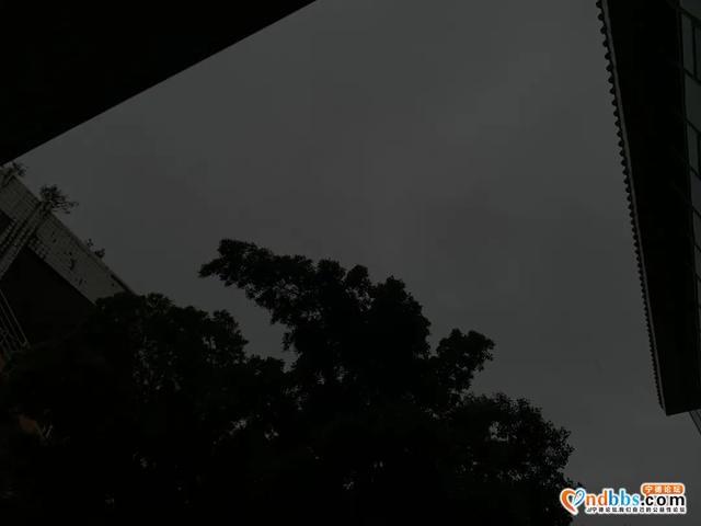 白昼如夜！暴雨红色预警！福建沿海地区“补偿式”降雨-3.jpg