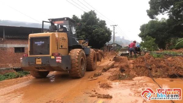 暴雨造成多处险情 看宁德公路人如何“见招拆招”-1.jpg