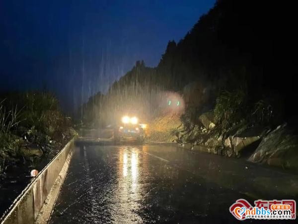 暴雨造成多处险情 看宁德公路人如何“见招拆招”-5.jpg